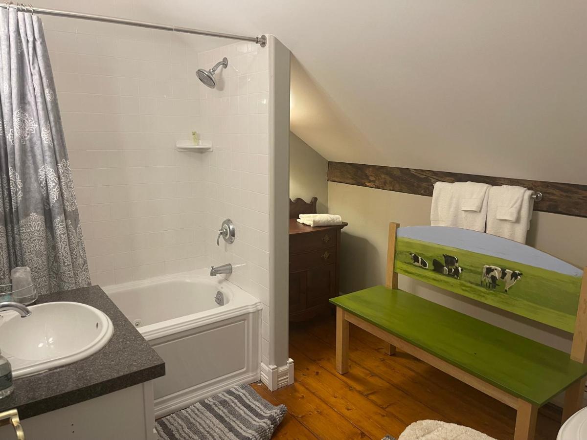 Dodds Brick House Bed & Breakfast North Hero エクステリア 写真