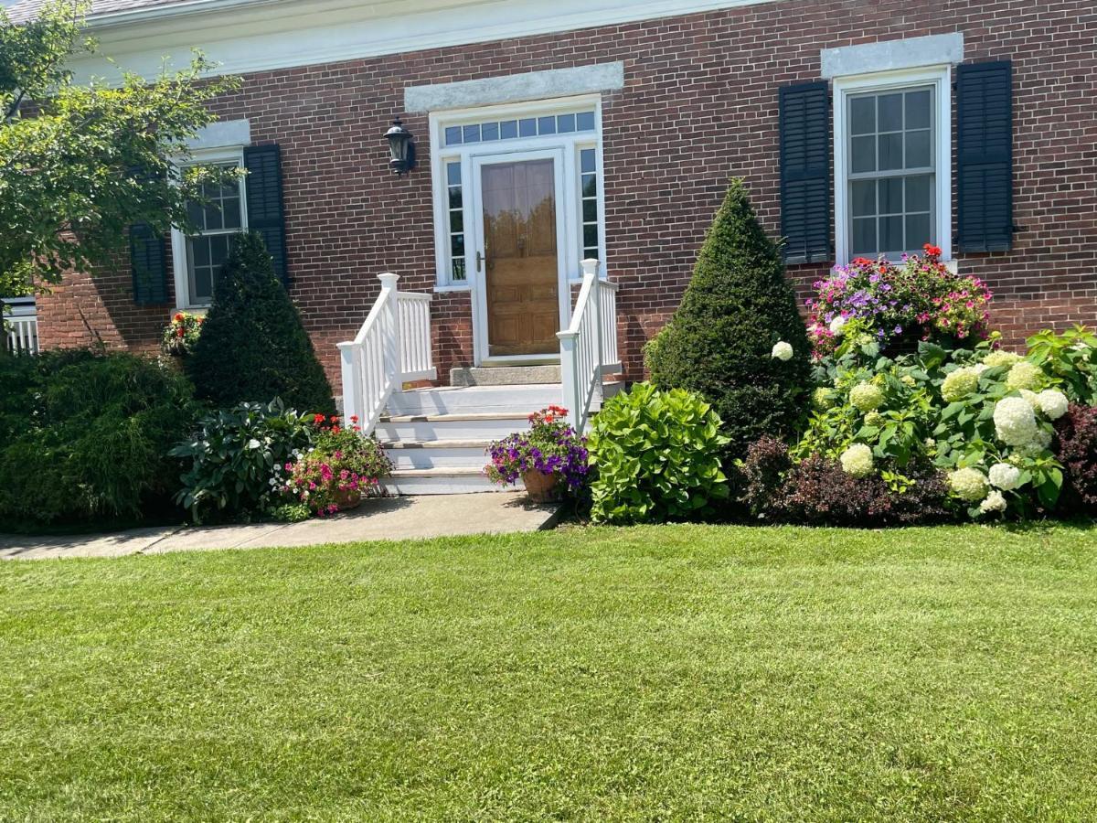 Dodds Brick House Bed & Breakfast North Hero エクステリア 写真